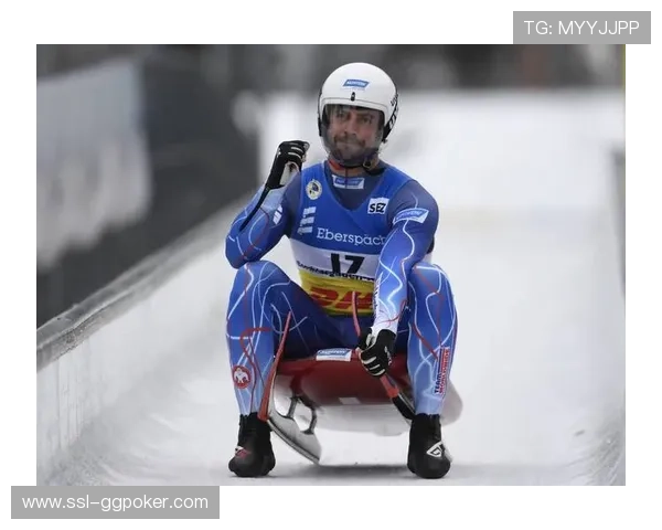 赛后混合采访区球员真情流露 银牌得主展望未来